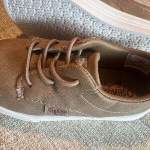 Never worn size 8 OshKosh B'gosh Tan Sneakers shoes boys toddler